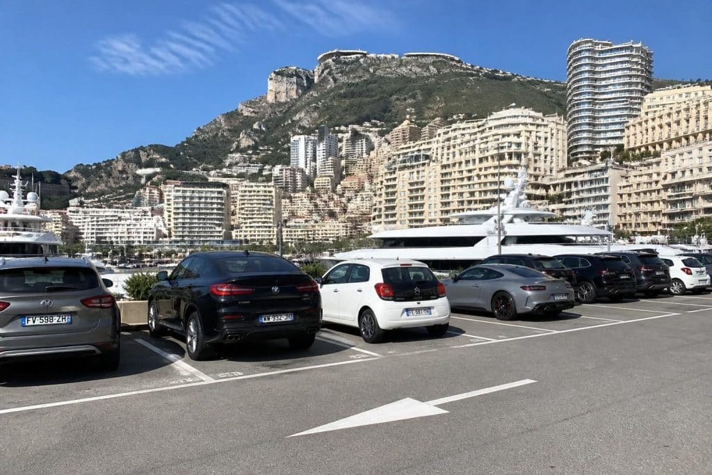 découvrez où se garer gratuitement à monaco avec notre guide complet des parkings gratuits pour profiter de la principauté sans payer.