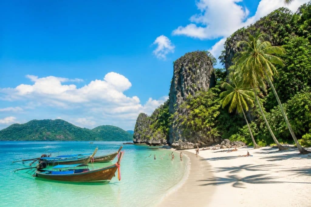 découvrez les plus belles plages de langkawi en malaisie, des étendues de sable blanc aux eaux turquoise, parfaites pour des vacances inoubliables alliant détente et aventure.