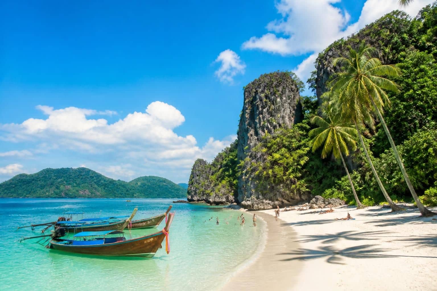 découvrez les plus belles plages de langkawi en malaisie, des étendues de sable blanc aux eaux turquoise, parfaites pour des vacances inoubliables alliant détente et aventure.